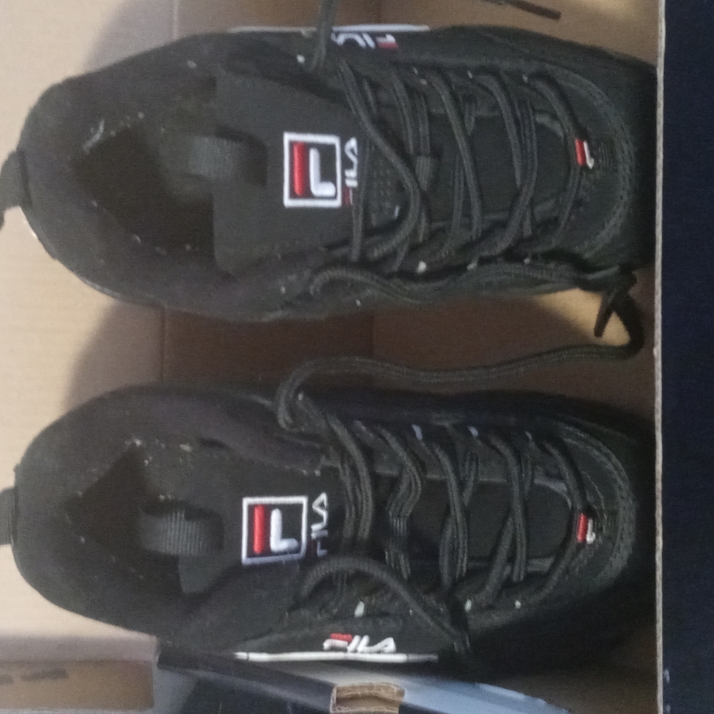 Unisex Filas barely worn big kids size 2